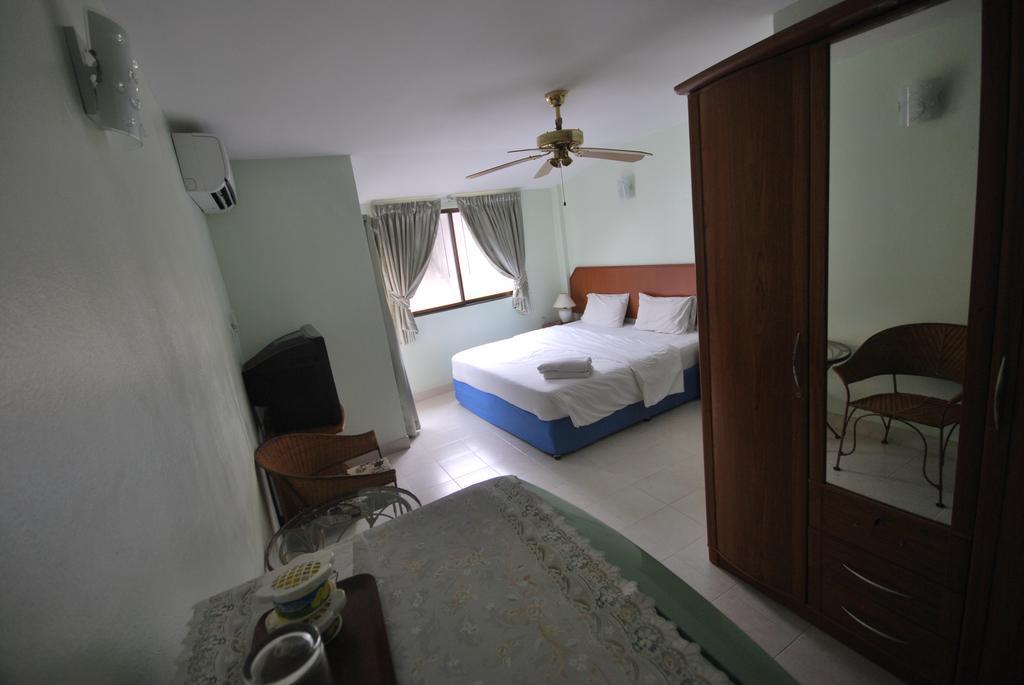 Kingfisher House & Bar Pattaya Ngoại thất bức ảnh