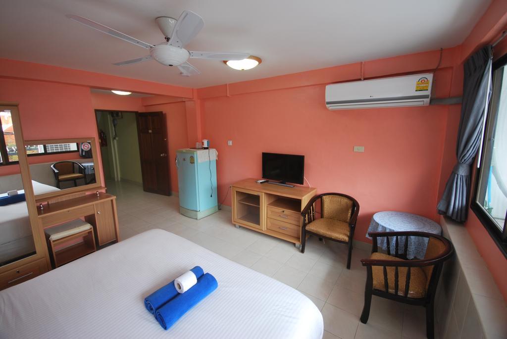 Kingfisher House & Bar Pattaya Ngoại thất bức ảnh